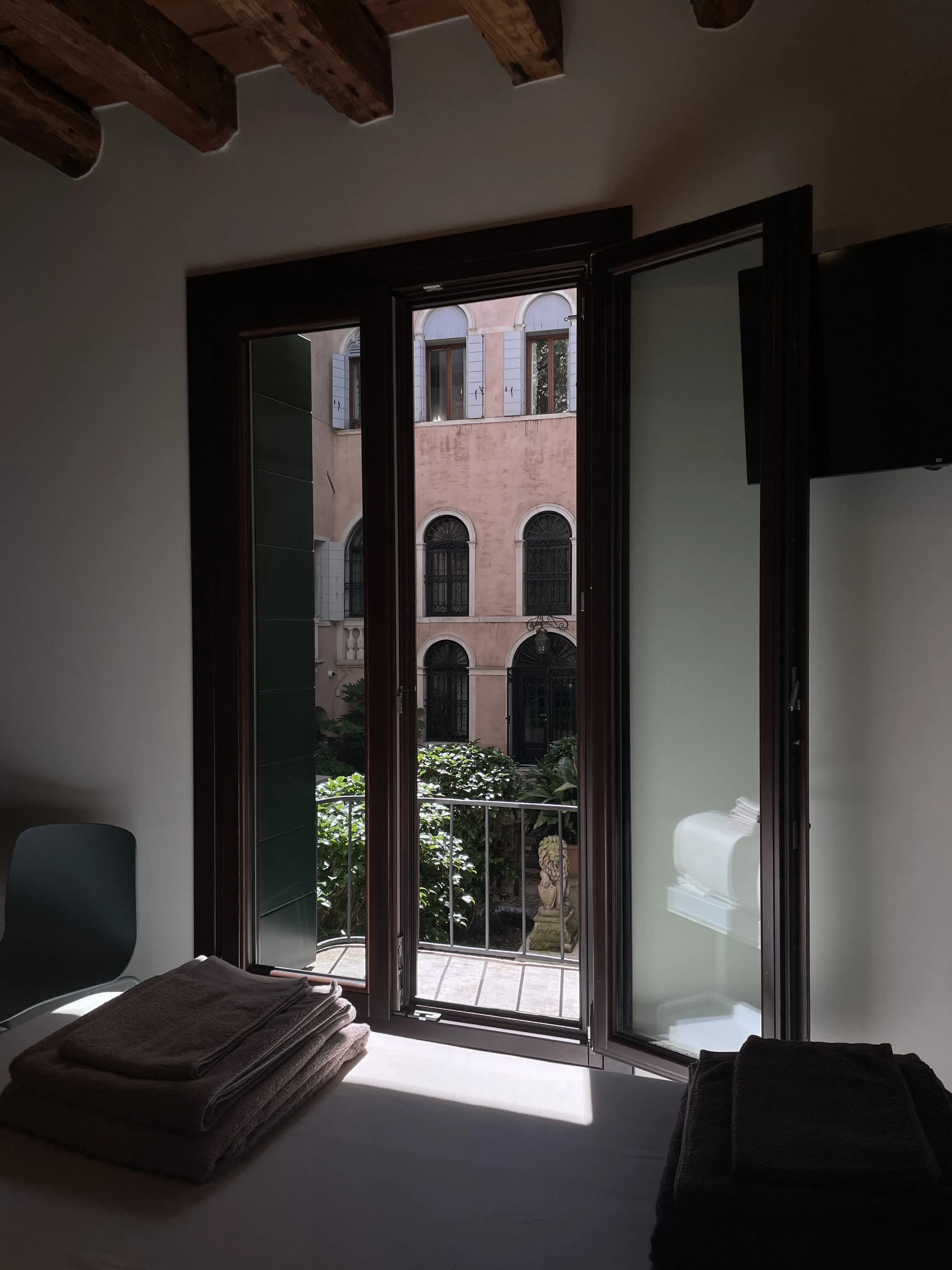 Suite Elegante - View